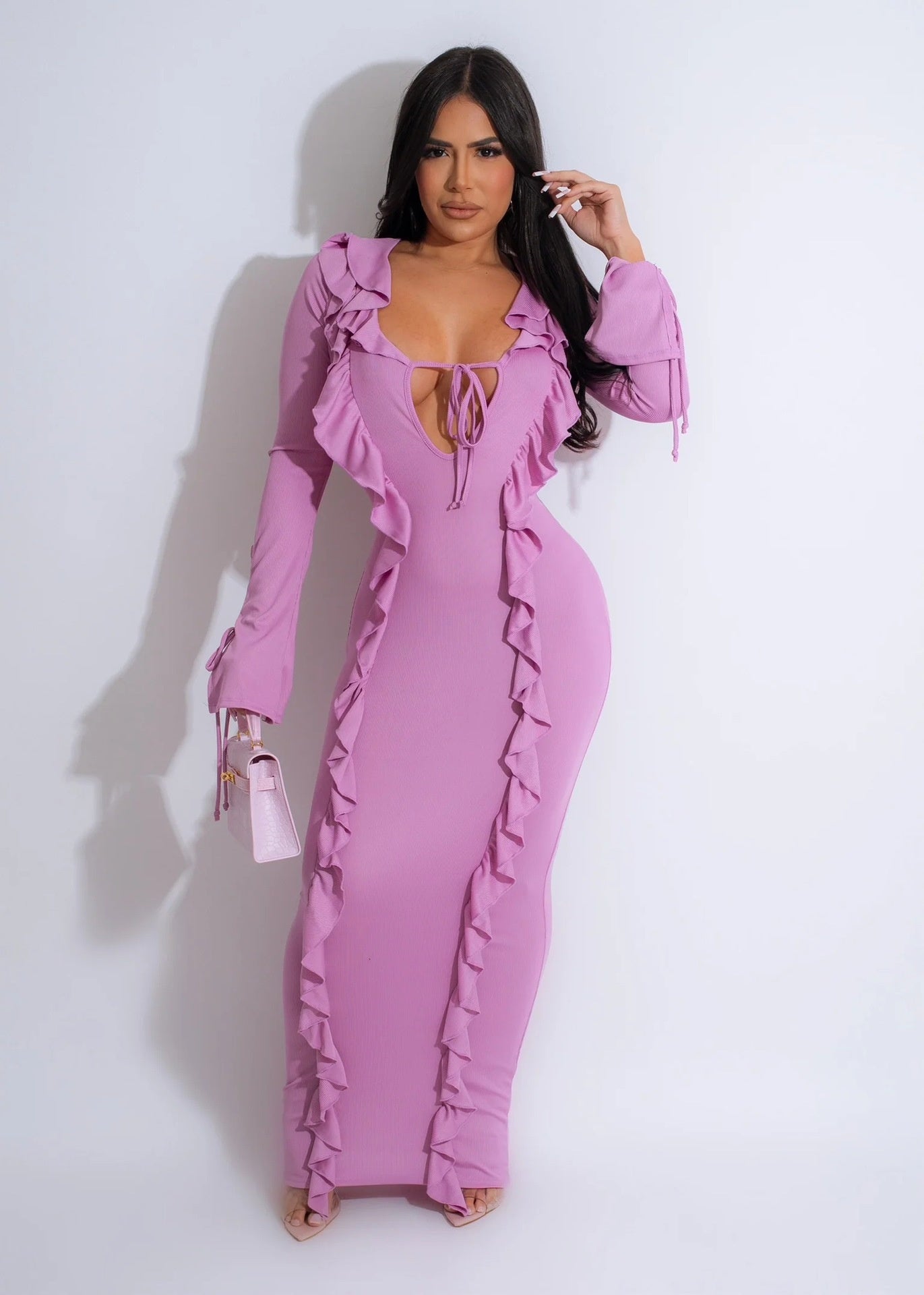 Pure color tied stringy selvedge dress with a simple design and trendy detail, perfect for casual or laid-back occasions.