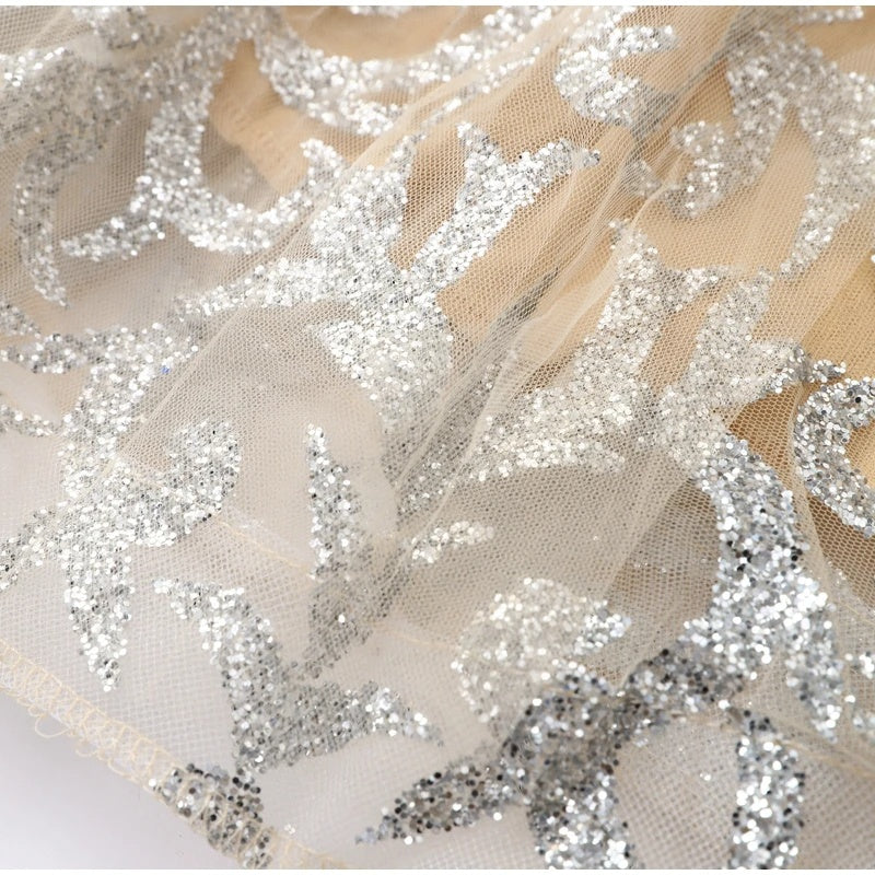 French style simple long-sleeved wedding dress for brides with a minimalist design.