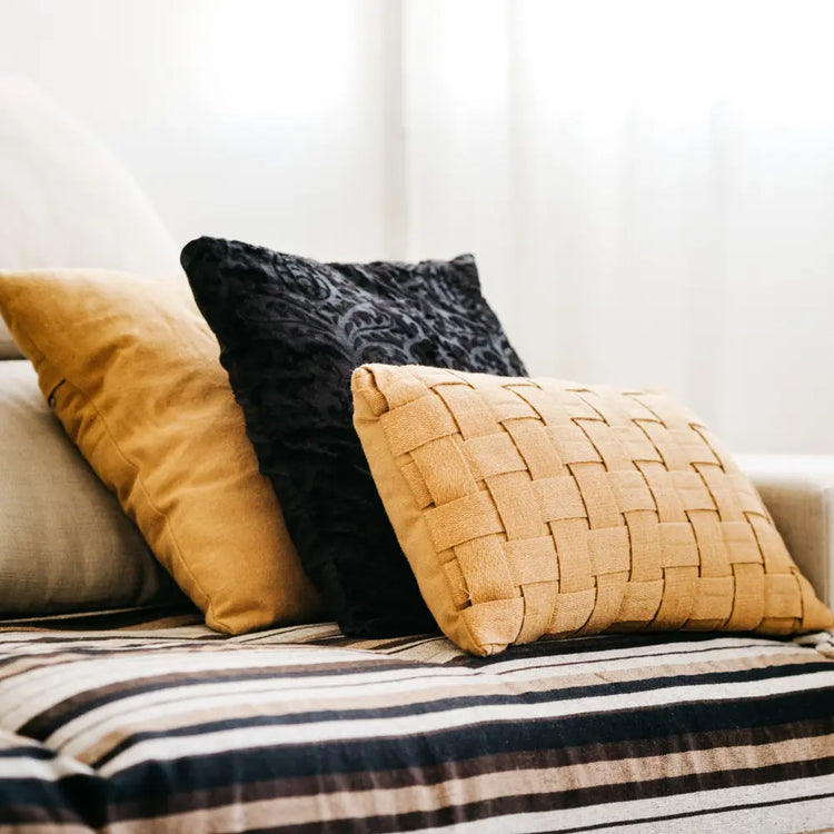 “Cushions and throws – cozy, decorative accents for every room – Hot Deal Warehouse”