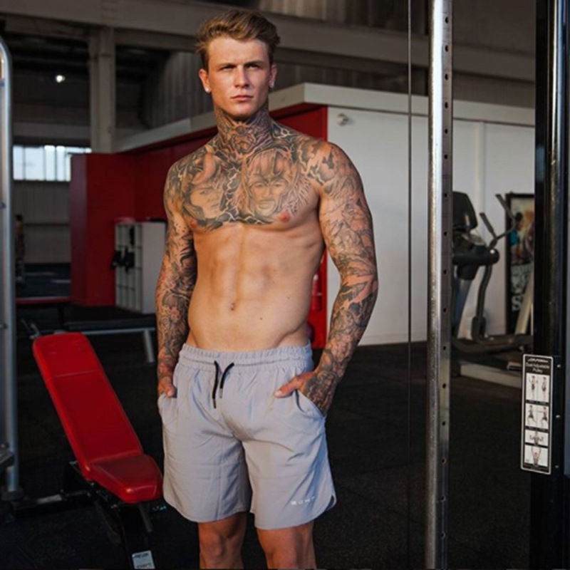 Men’s summer running shorts made from lightweight, breathable fabric, featuring an elastic waistband and moisture-wicking technology for comfort during workouts