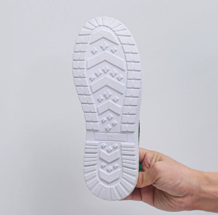 Fashion casual and lightweight women's breathable shoes, offering comfort, breathability, and a versatile design for everyday wear.








