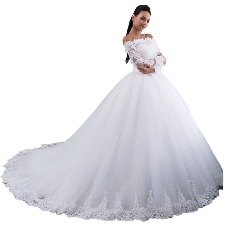 Exquisite bridal lace wedding dress with a large tail, designed for a majestic and elegant wedding appearance.


