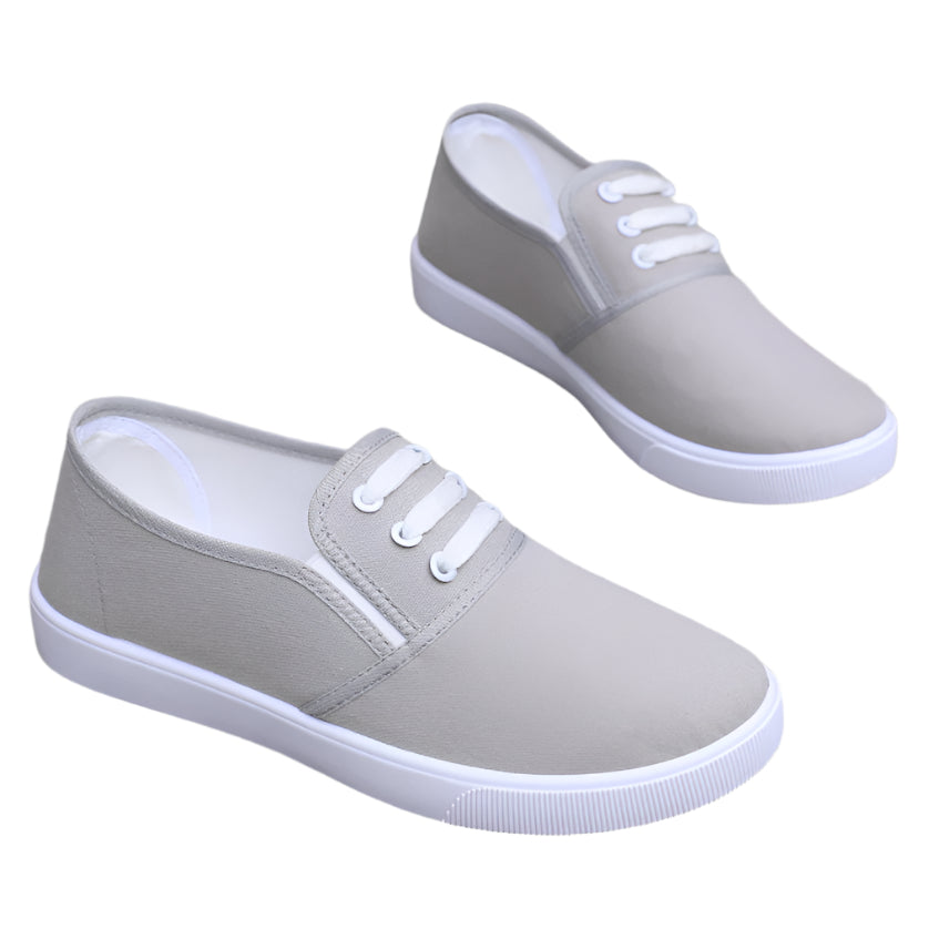 Comfortable slip-on canvas shoes for women with a flat sole, breathable upper, and versatile style, perfect for casual outings.









