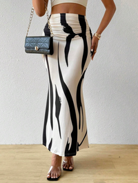 Casual Women's Pleated Skirt – Flattering pleated skirt with a comfortable, relaxed fit for everyday wear.








