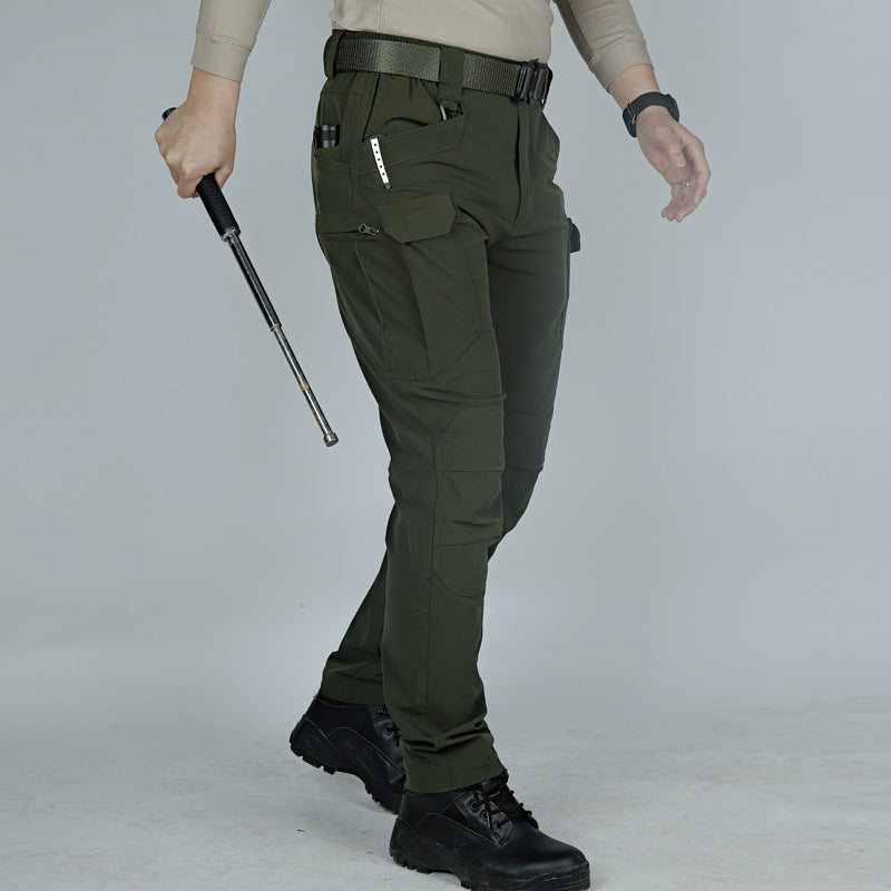 Men’s loose-fit camouflage cargo pants with quick-drying, stretchable fabric and multiple pockets for outdoor and casual use.