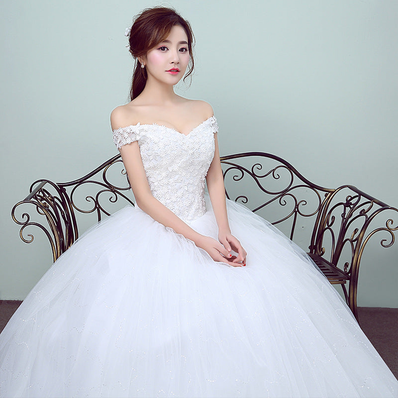 Simple and slim white wedding dress with a sleek design, perfect for brides who prefer minimalist elegance.

