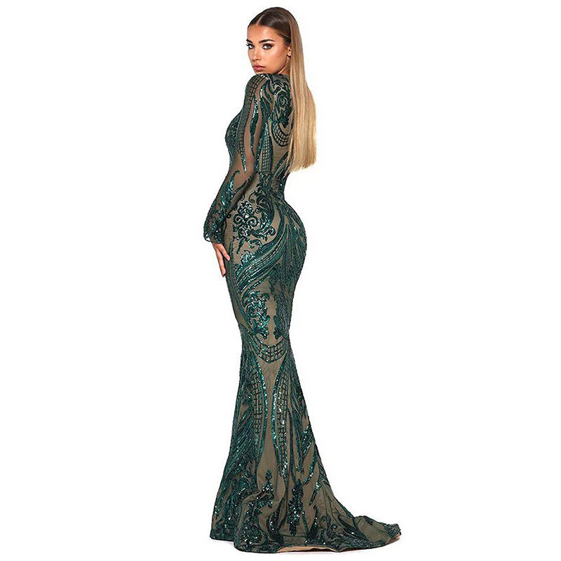 Elegant slim-fit evening dress with a luxurious fabric and refined design, ideal for formal events, galas, and red carpet moments.

