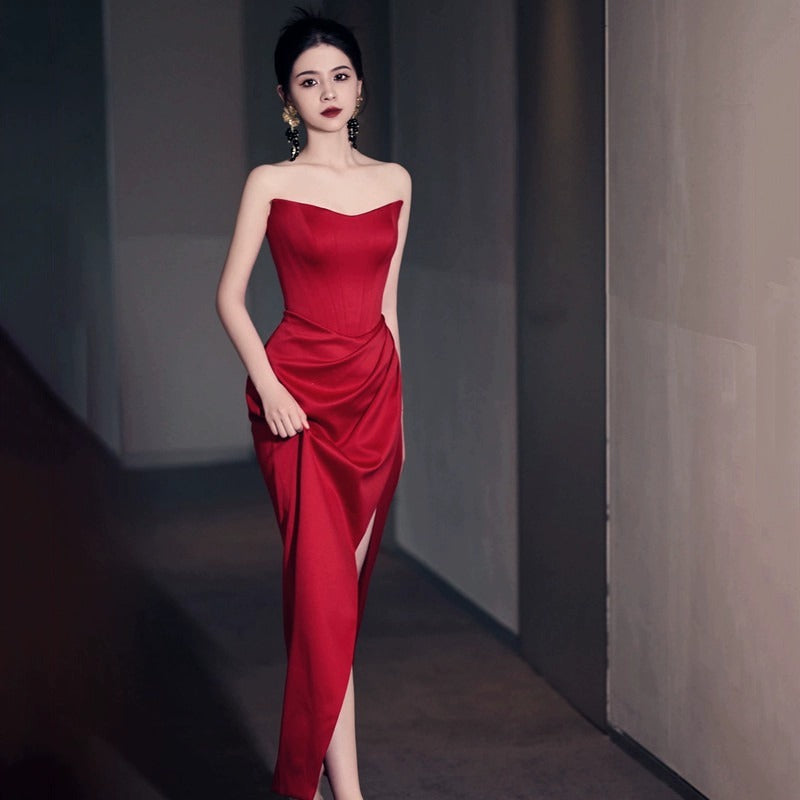 Elegant wine red engagement dress with a fashion-forward design, ideal for bridal receptions, back-to-door events, and special occasions.

