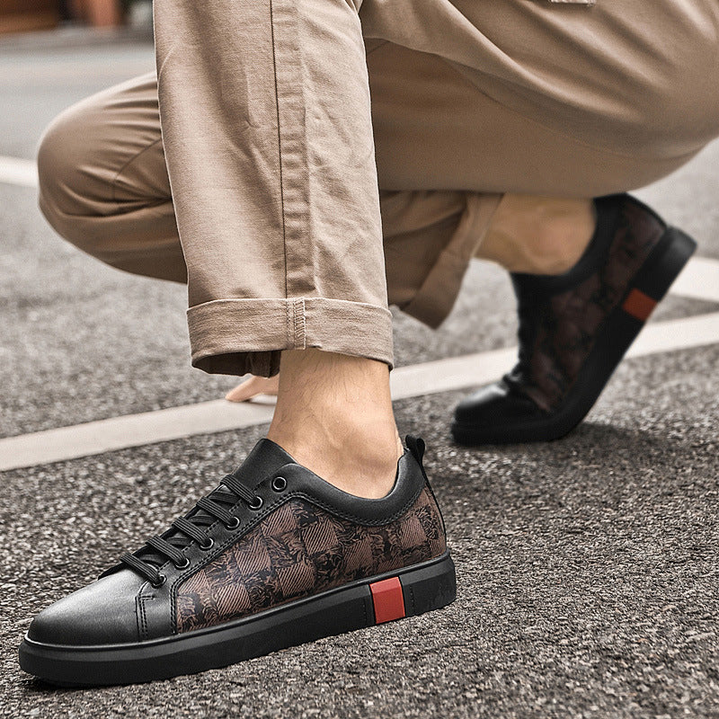 Men's flat cowhide leather casual shoes with a sleek design, ideal for casual and semi-casual occasions.








