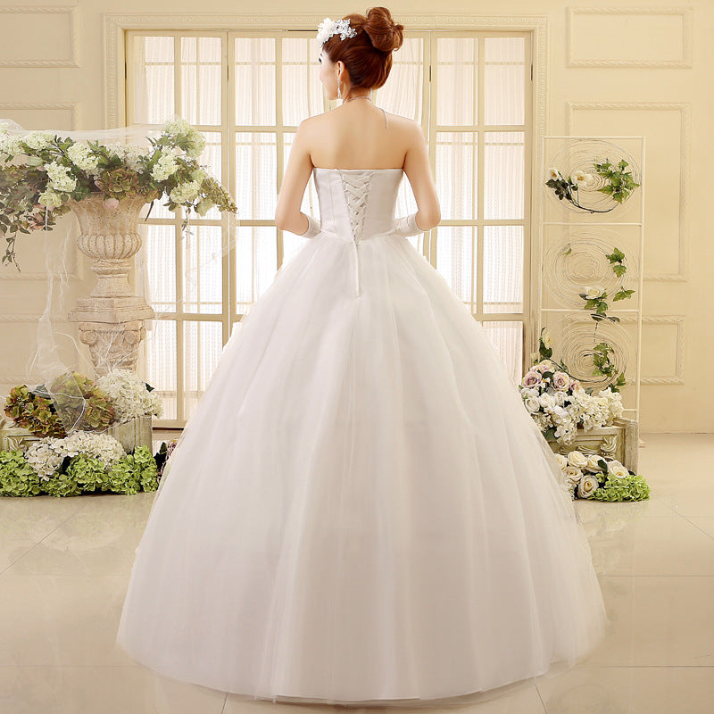 Elegant Korean-style strapless tube top wedding dress with flowing fabric and minimalist design, perfect for a modern and romantic bridal look.

