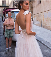 Elegant angel-style wedding dress with diamond lace collar, high slit, open back, and flowing bridal tail, perfect for a modern and romantic bride.

