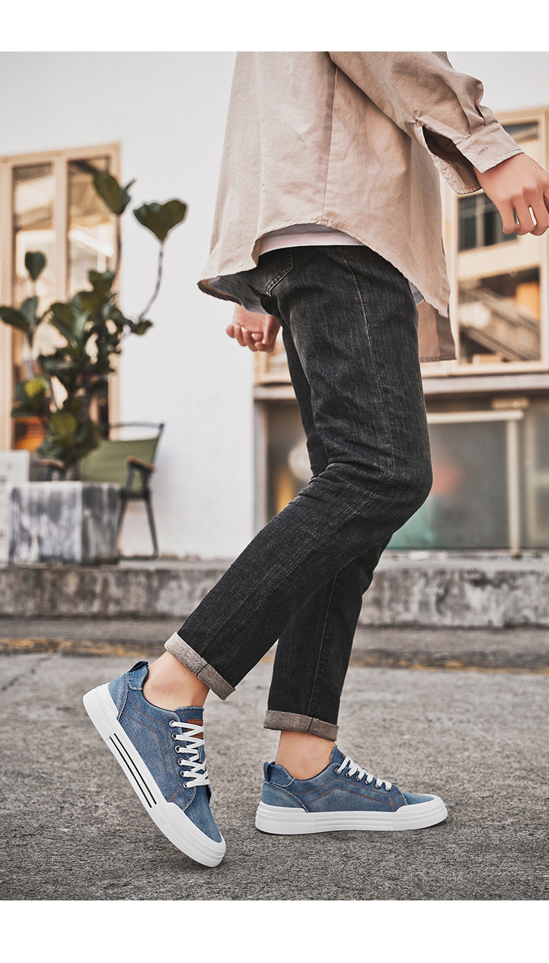 Men’s breathable canvas fashion sneakers in casual style with lace-up design and non-slip sole.

