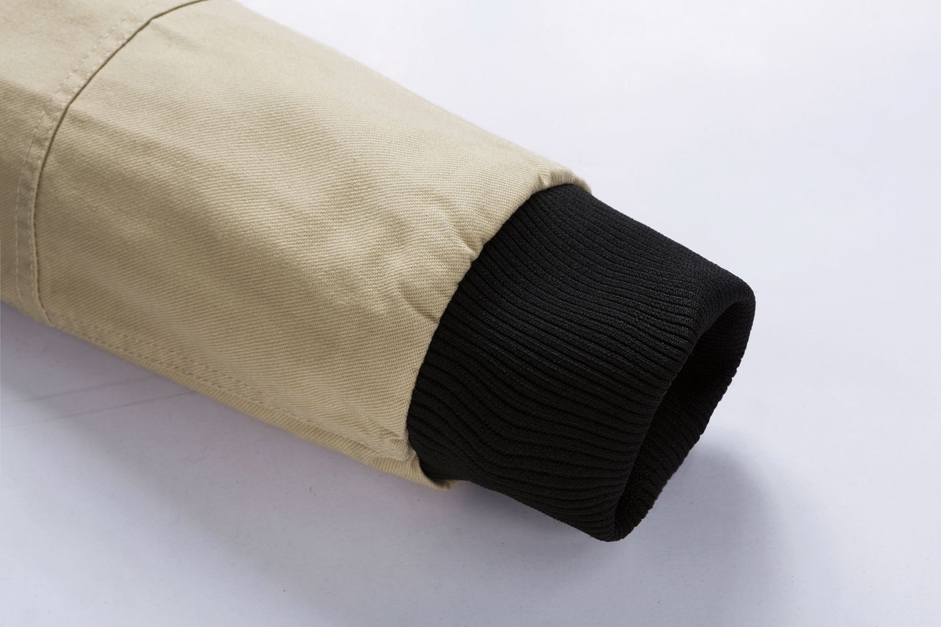 Men's Jacket Fleece-lined Thickened Slim Fit Coat – Warm fleece-lined jacket with a slim-fit design for a stylish and comfortable winter look.








