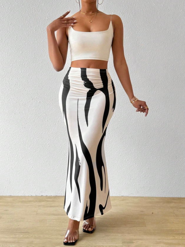 Casual Women's Pleated Skirt – Flattering pleated skirt with a comfortable, relaxed fit for everyday wear.








