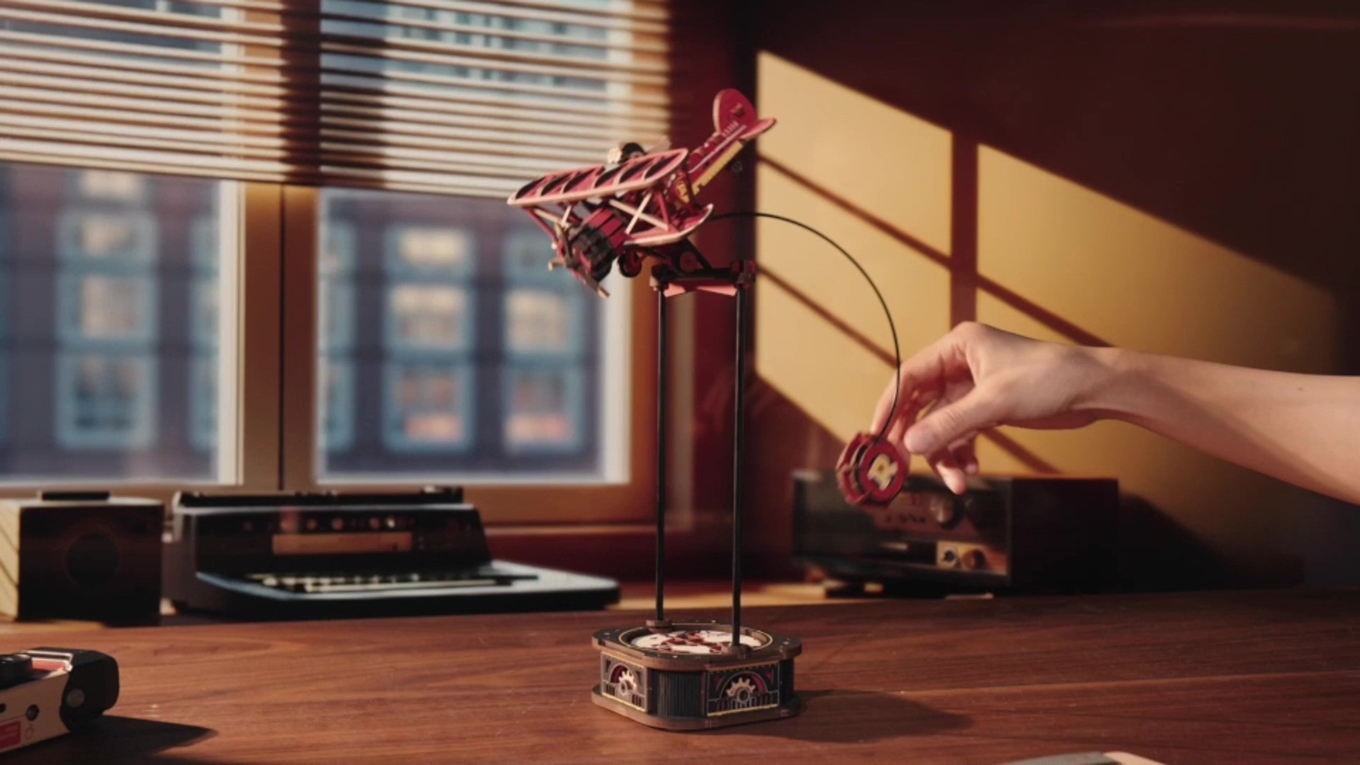 ROKR Sky Captain Ocean Fisher 3D wooden puzzle – gravity-powered swinging mechanical model of a nautical captain with gears and detailed craftsmanship.








