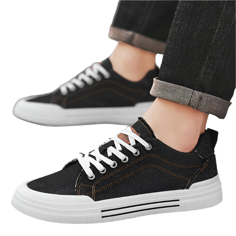 Men’s breathable canvas fashion sneakers in casual style with lace-up design and non-slip sole.


