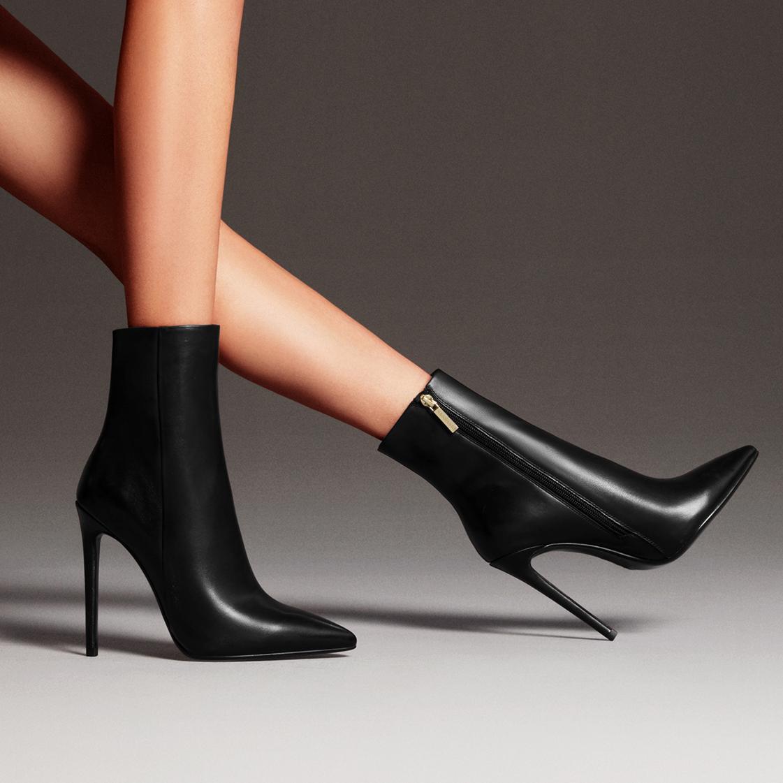 European and American Pointed-Toe Stiletto Ankle Boots – Chic and elegant ankle boots with a pointed toe and stiletto heel for a sophisticated look.








