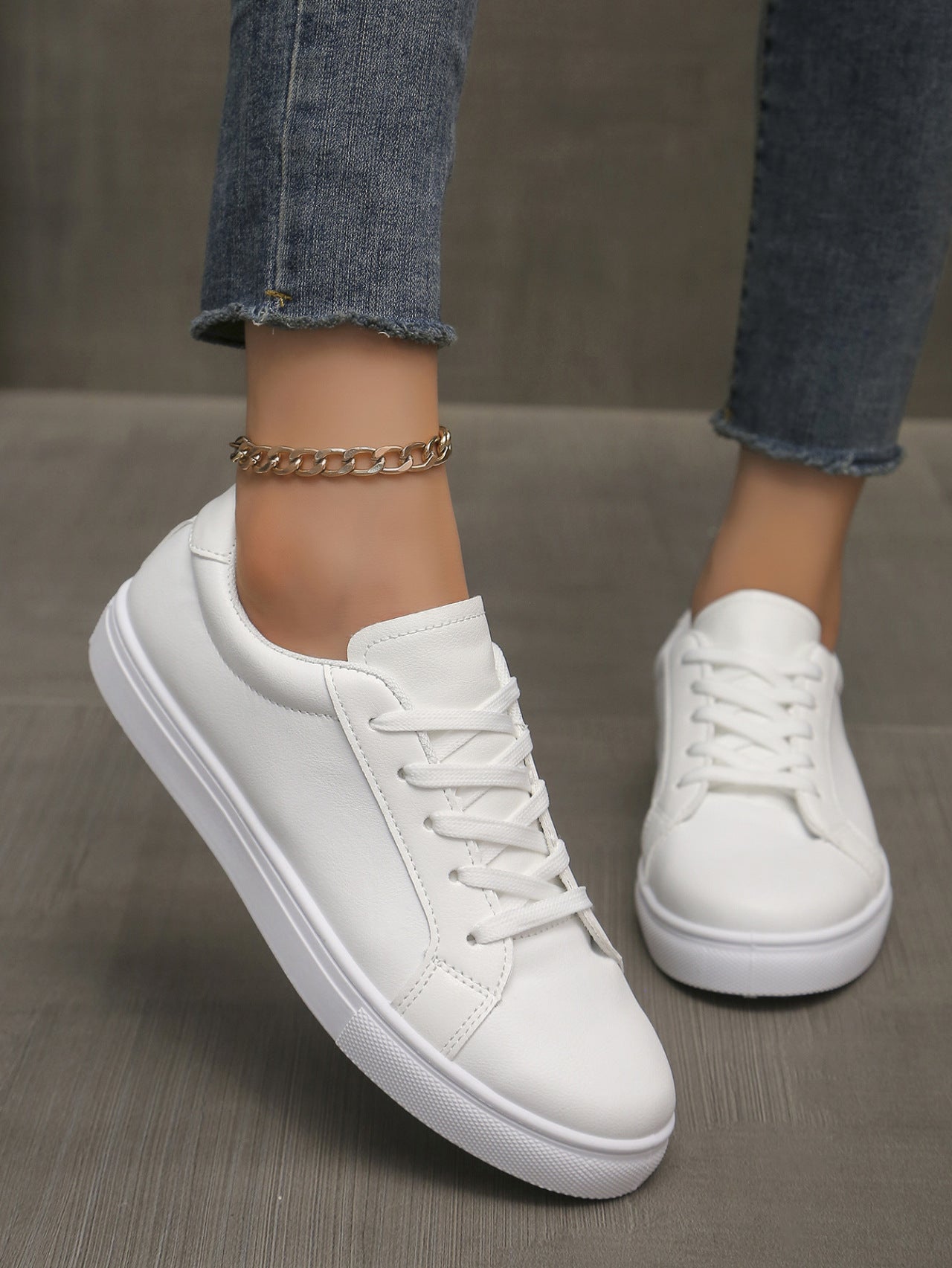 Lace-up White Shoes Women's Flat Leather Surface Sneakers for casual and stylish everyday wear.








