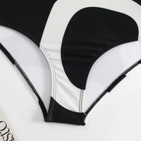 Black and White Printing Color Contrast Shoulder Belt Jumpsuit – Modern design with a unique shoulder belt and breathable sunscreen gauze skirt for a comfortable, chic look.








