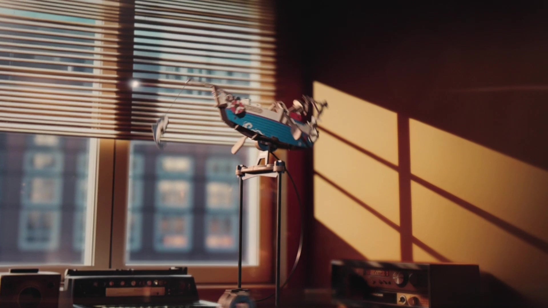 ROKR Sky Captain Ocean Fisher 3D wooden puzzle – gravity-powered swinging mechanical model of a nautical captain with gears and detailed craftsmanship.








