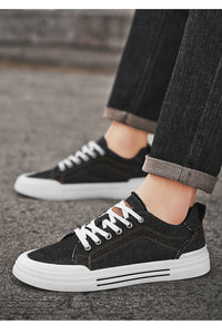 Men’s breathable canvas fashion sneakers in casual style with lace-up design and non-slip sole.

