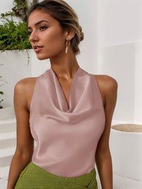 Women’s solid color swing collar sleeveless vest with halter neckline and backless design.

