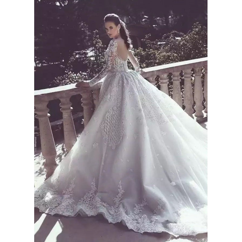 Elegant Africa mermaid wedding dress with long sleeves, lace embroidery, and a dramatic flare for a sophisticated bridal look.

