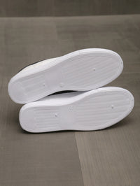 Lace-up White Shoes Women's Flat Leather Surface Sneakers for casual and stylish everyday wear.








