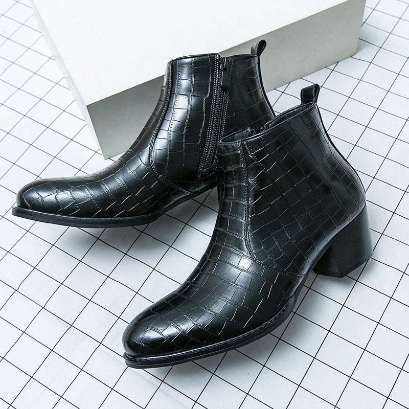 Men’s British-style leather fashion boots with lace-up design and rubber sole.

