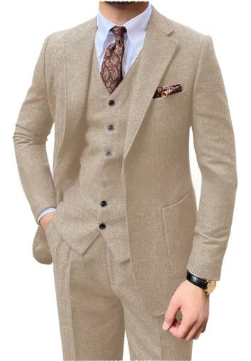 Men's Herringbone Single-Breasted Casual Slim Suit – Elegant Textured Fabric with a Modern Tailored Fit.








