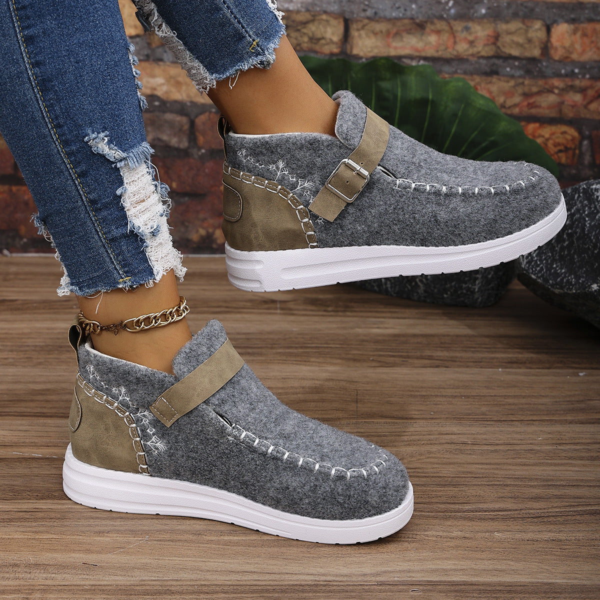 Warm flat bottom cotton shoes with burr closure for comfort and insulation during colder weather.








