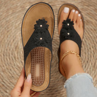 Casual wedge platform flip-flops for the beach, featuring a stylish design and durable sole for comfort and stability. Ideal for summer outings and beach days.








