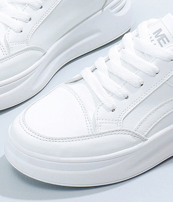 Casual sports board shoes for women, designed for comfort, breathability, and style, ideal for everyday wear and light sports activities.








