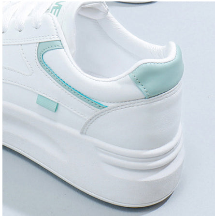 Casual sports board shoes for women, designed for comfort, breathability, and style, ideal for everyday wear and light sports activities.








