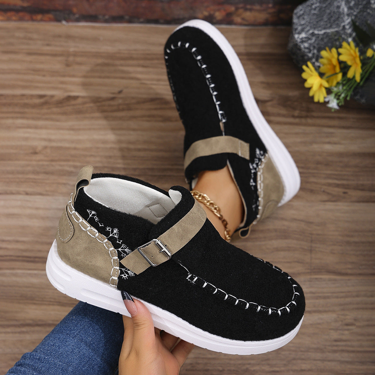 Warm flat bottom cotton shoes with burr closure for comfort and insulation during colder weather.








