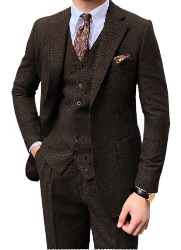 Men's Herringbone Single-Breasted Casual Slim Suit – Elegant Textured Fabric with a Modern Tailored Fit.








