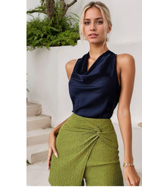 Women’s solid color swing collar sleeveless vest with halter neckline and backless design.

