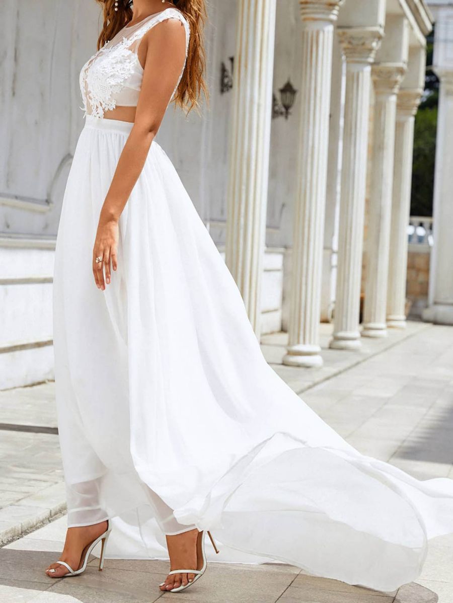 Elegant chiffon lace wedding dress with a large swing skirt and flowing train, perfect for a romantic and sophisticated bridal look.

