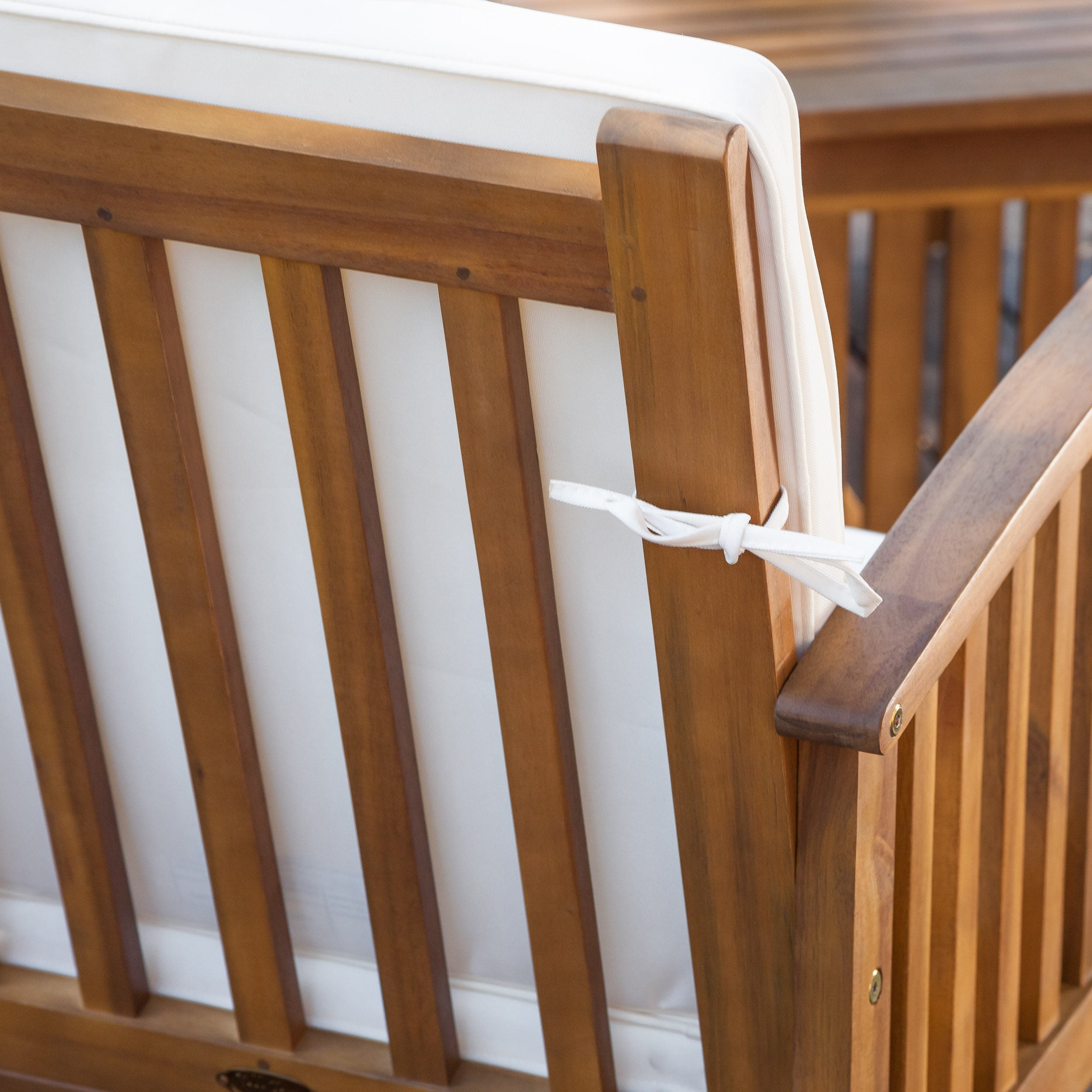 “Akon 4-piece set – coordinated, stylish outfit for versatile everyday wear, includes matching top and bottoms – Hot Deal Warehouse fashion”


