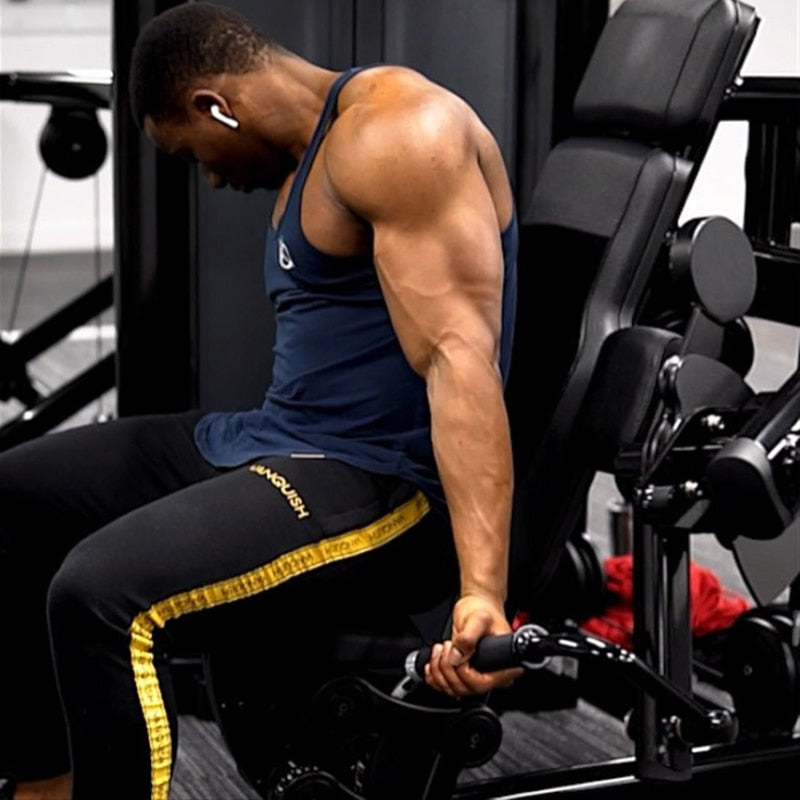 Men’s joggers made from soft, stretchy fabric, featuring an elastic waistband and cuffed ankles, perfect for casual wear or active workouts