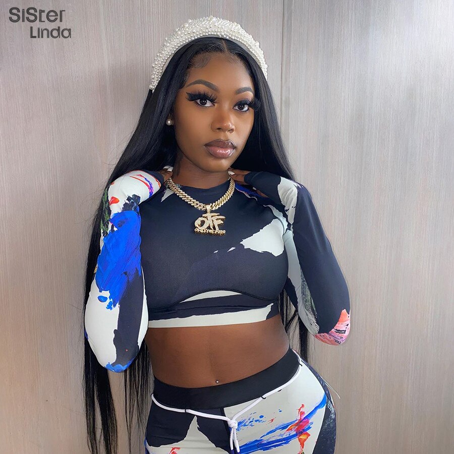 Women's sporty two-piece outfit for gym and activewear