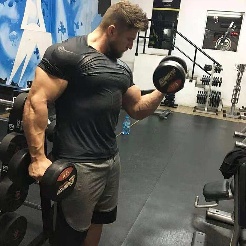 Man wearing a tight-fit short sleeve compression T-shirt in quick-dry fabric for running and sports training.

