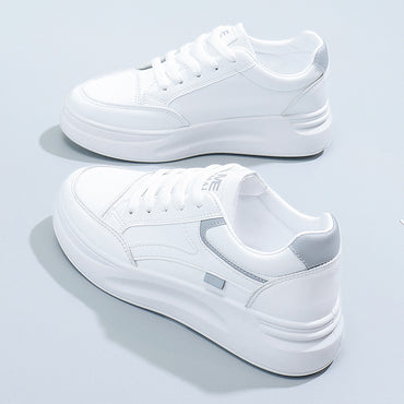 Casual sports board shoes for women, designed for comfort, breathability, and style, ideal for everyday wear and light sports activities.








