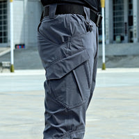 Men’s loose-fit camouflage cargo pants with quick-drying, stretchable fabric and multiple pockets for outdoor and casual use.