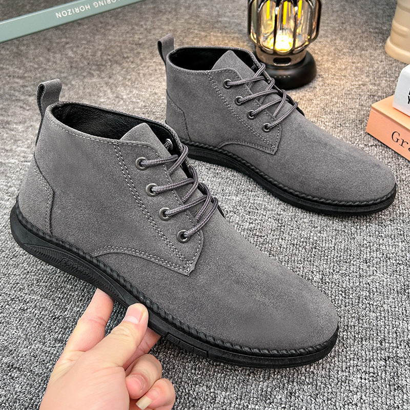 High-top British Men's Casual Leather Shoes with premium leather upper and durable rubber sole for enhanced comfort and style.








