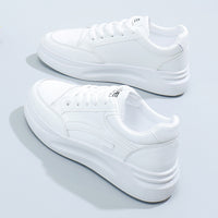 Casual sports board shoes for women, designed for comfort, breathability, and style, ideal for everyday wear and light sports activities.








