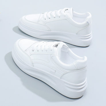 Casual sports board shoes for women, designed for comfort, breathability, and style, ideal for everyday wear and light sports activities.








