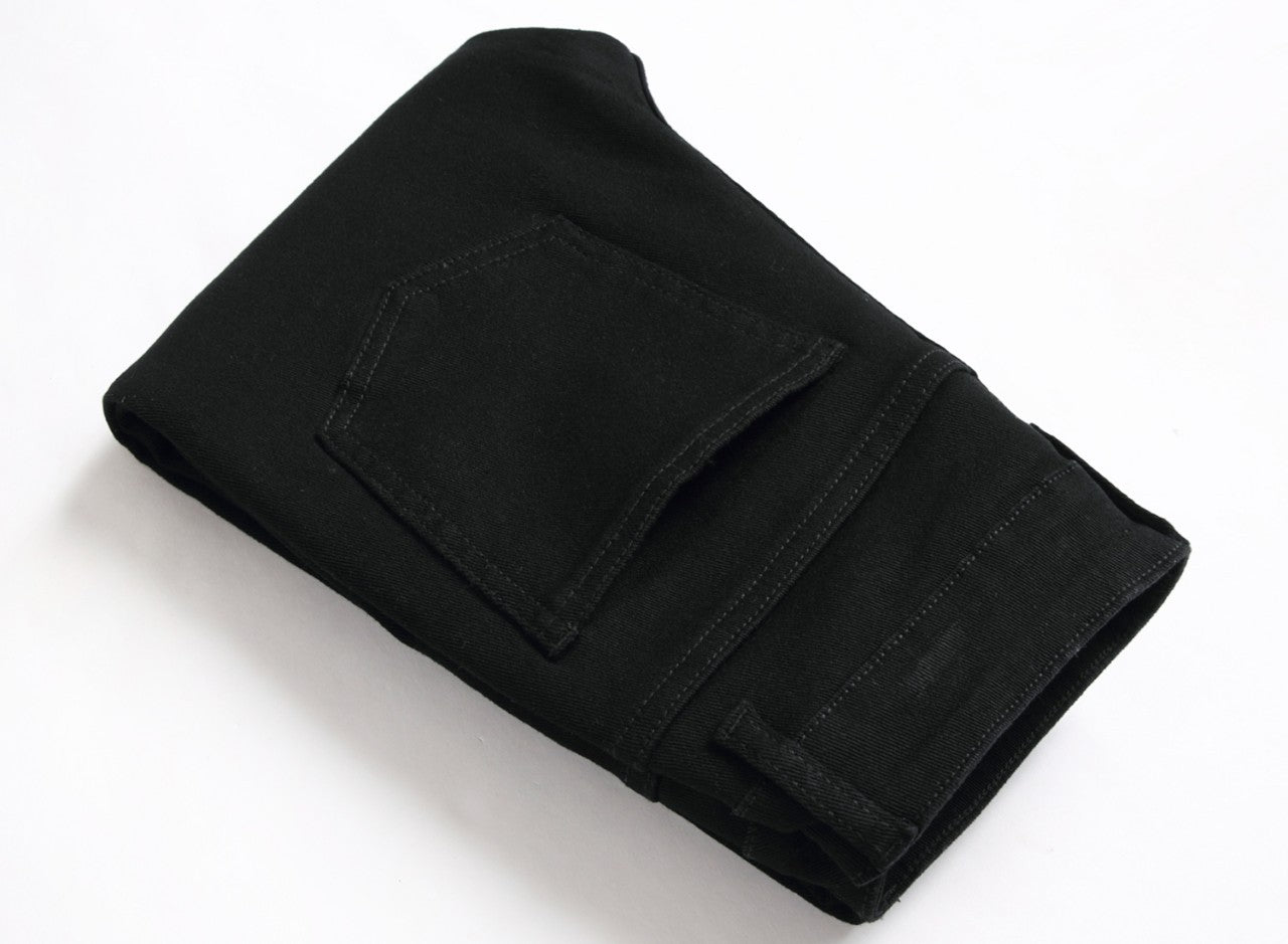 Men's black elastic straight jeans with a classic fit, featuring stretch fabric for comfort and versatility.