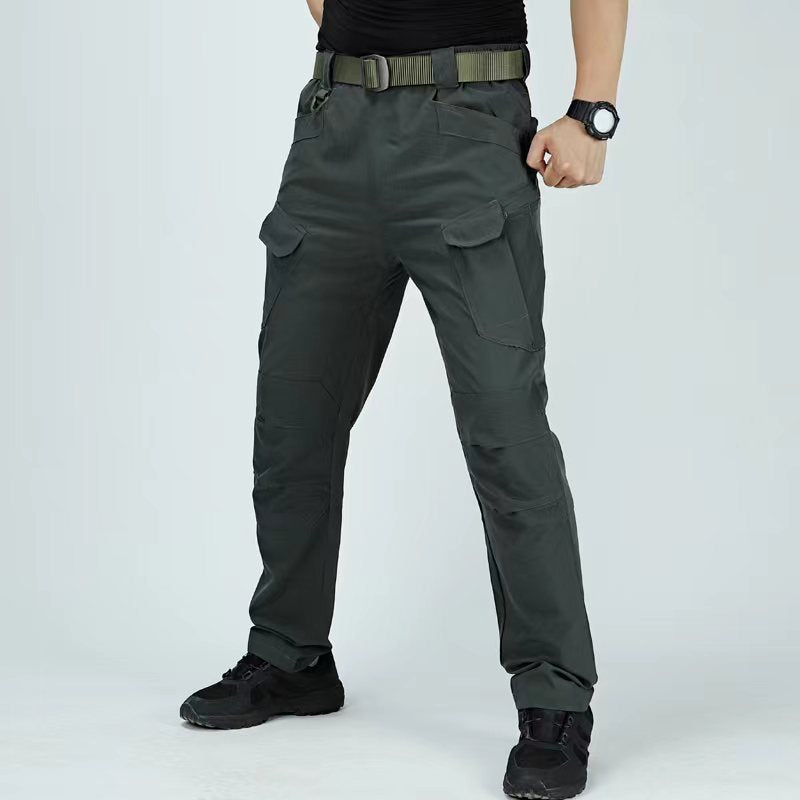 Men’s loose-fit camouflage cargo pants with quick-drying, stretchable fabric and multiple pockets for outdoor and casual use.