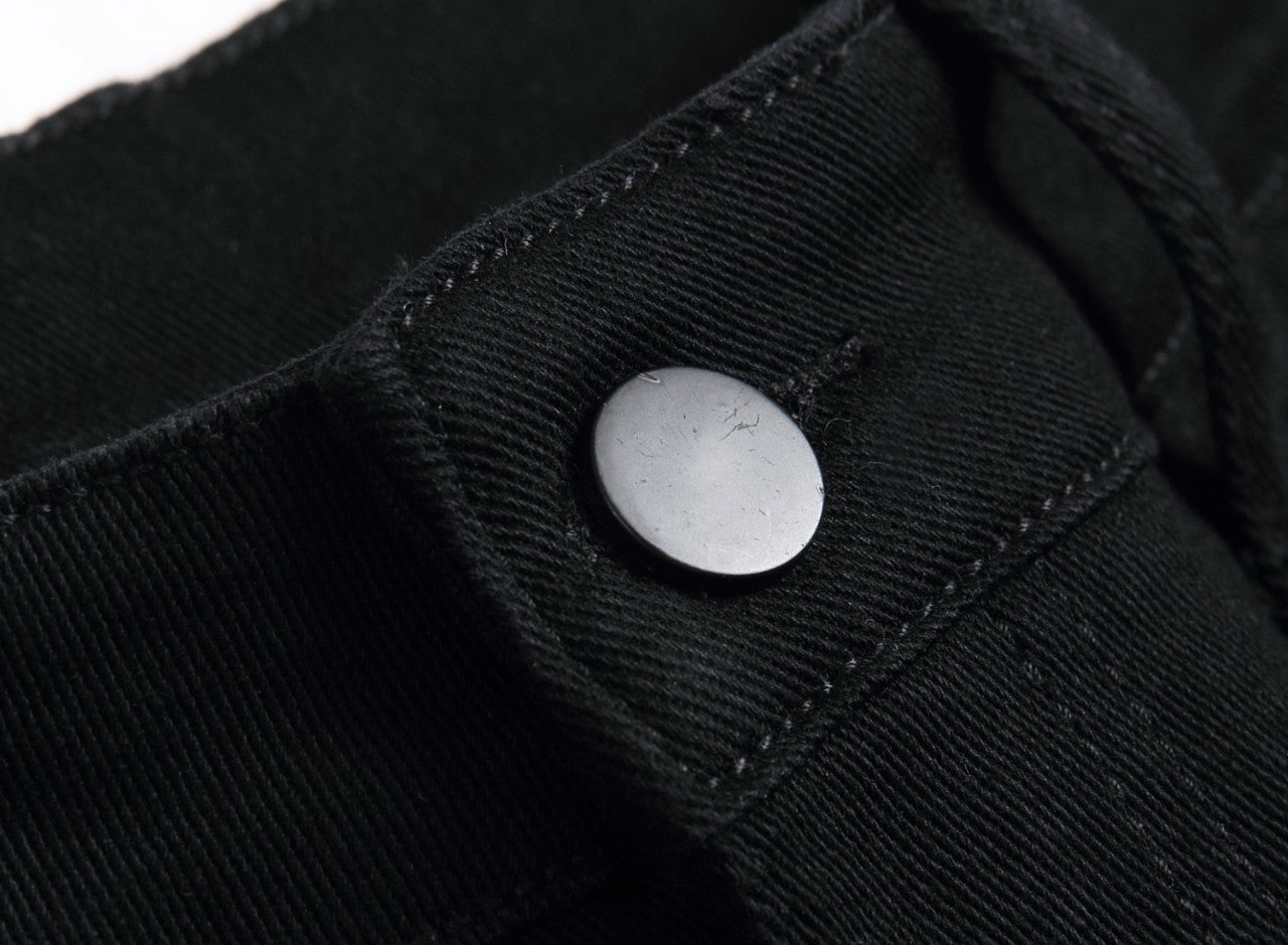 Men's black elastic straight jeans with a classic fit, featuring stretch fabric for comfort and versatility.